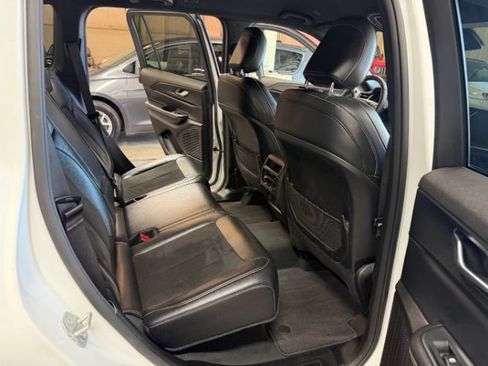 Used 2024 Jeep Grand Cherokee Altitude AWD/4WD image 26