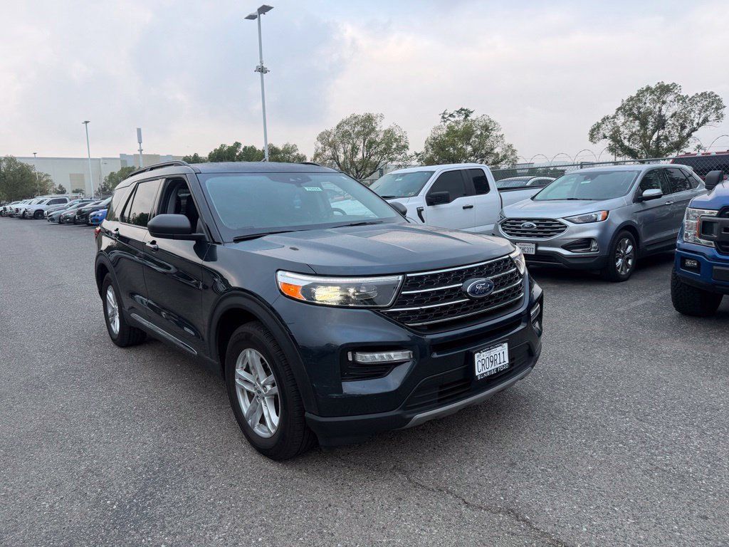 Used 2023 Ford Explorer XLT w/ Equipment Group 202A RWD image 2