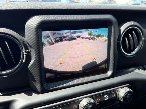 Used 2023 Jeep Wrangler Unlimited Sahara AWD/4WD image 11
