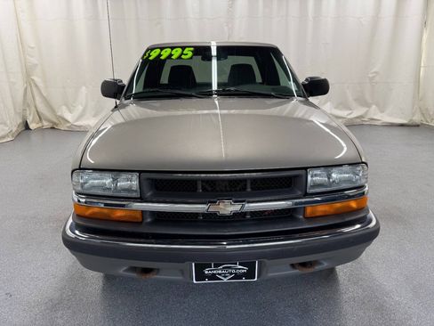Used 2002 Chevrolet S10 Pickup LS w/ LS Preferred Equipment Group AWD/4WD image 6