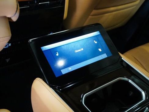 Used 2024 Jeep Grand Wagoneer Series III image 16