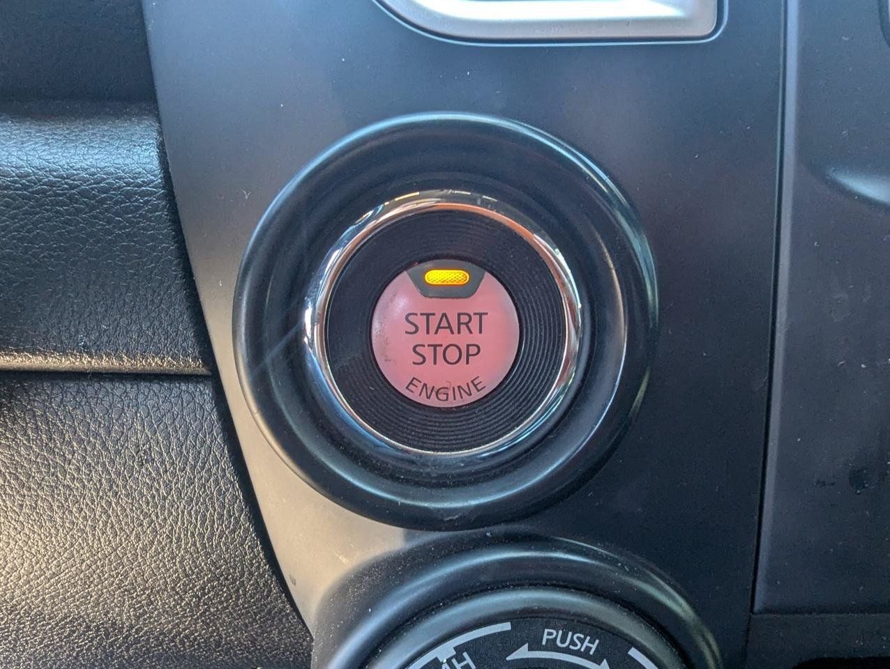 Used 2019 Nissan Titan SV w/ SV Convenience Package AWD/4WD image 17