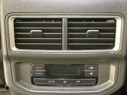 Used 2024 Volkswagen Atlas SE image 24