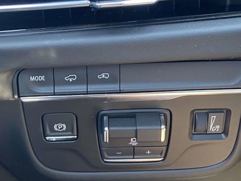 Certified 2025 Cadillac Escalade Premium Luxury Platinum image 28