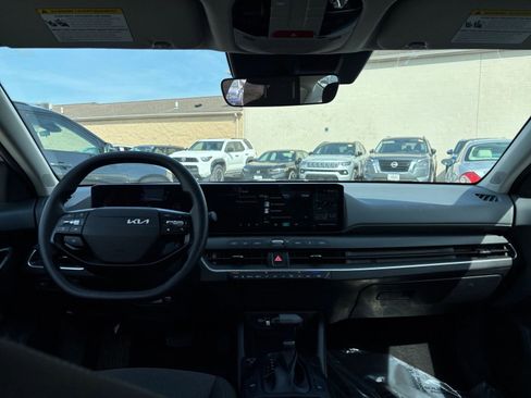 Used 2025 Kia K4 LXS image 33