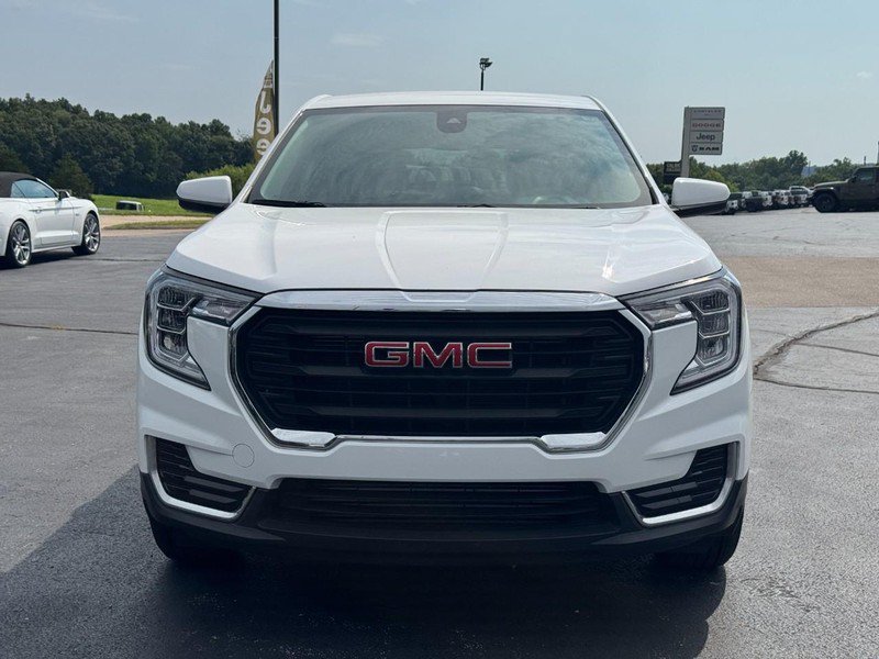 Used 2024 GMC Terrain SLE FWD image 10