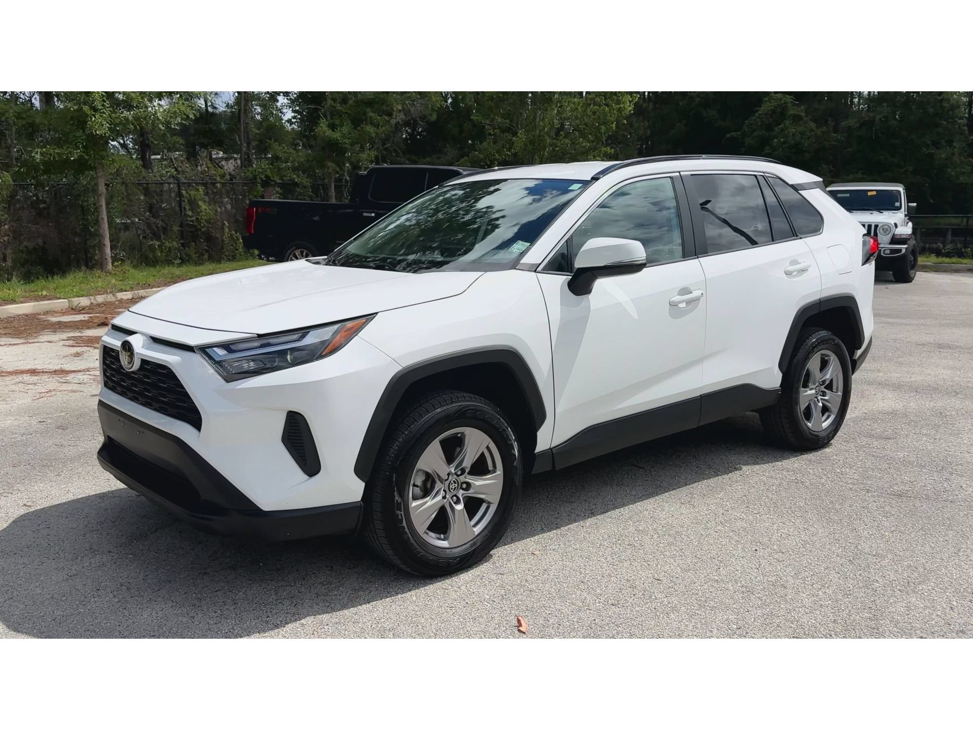 Used 2024 Toyota RAV4 XLE FWD image 5