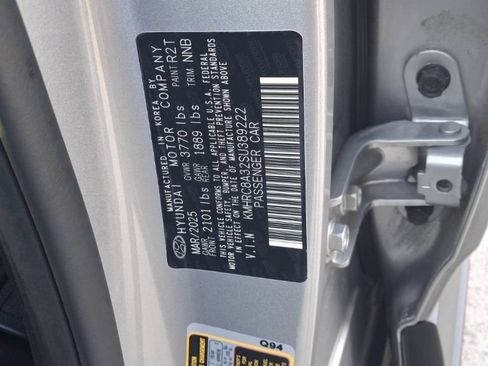Used 2025 Hyundai Venue SEL FWD image 3