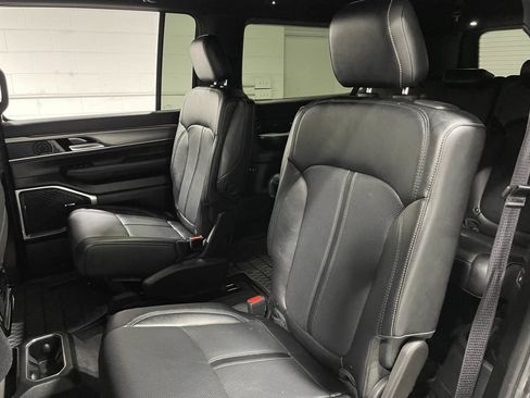 Used 2024 Jeep Wagoneer L Series II AWD/4WD image 17
