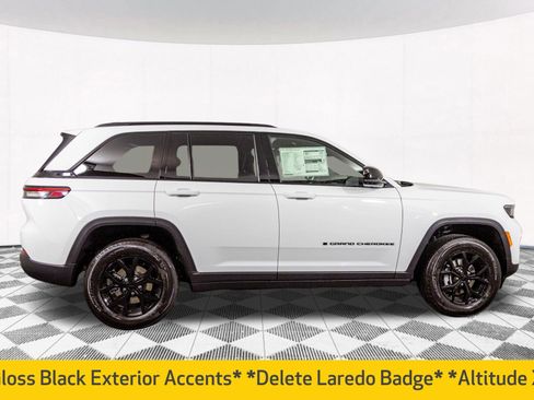 New 2025 Jeep Grand Cherokee Laredo image 8