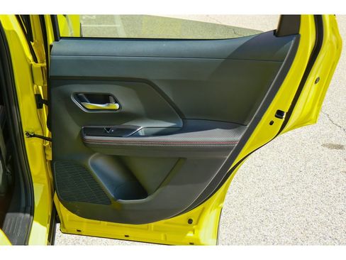 Used 2025 Nissan Kicks SR AWD/4WD image 19