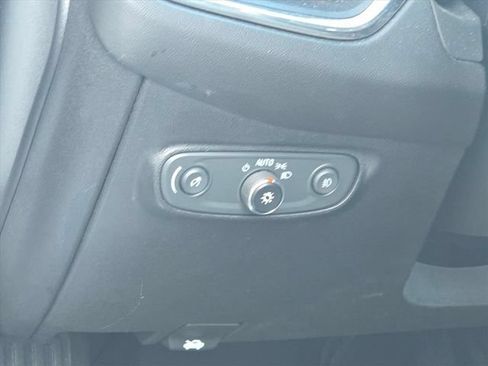 Used 2019 Chevrolet Equinox Premier FWD image 25