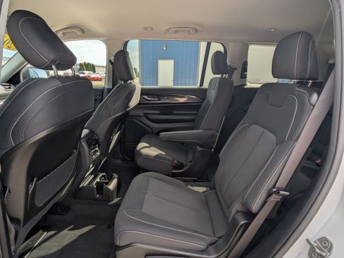Used 2023 Jeep Grand Cherokee L Laredo w/ Luxury Tech Group I AWD/4WD image 11