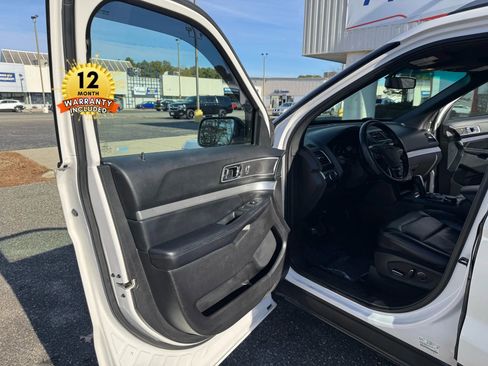 Used 2017 Ford Explorer XLT w/ Equipment Group 202A image 13