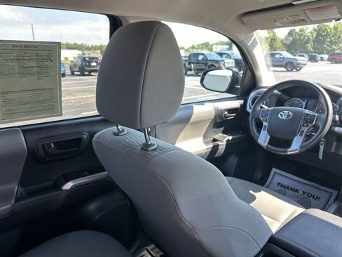 Used 2019 Toyota Tacoma SR5 AWD/4WD image 15