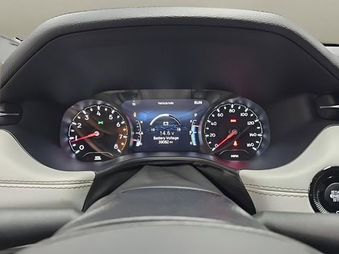 Used 2025 Jeep Compass Limited image 28