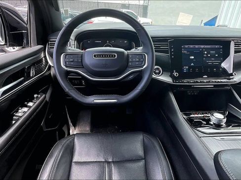Used 2023 Jeep Wagoneer Series II AWD/4WD image 8