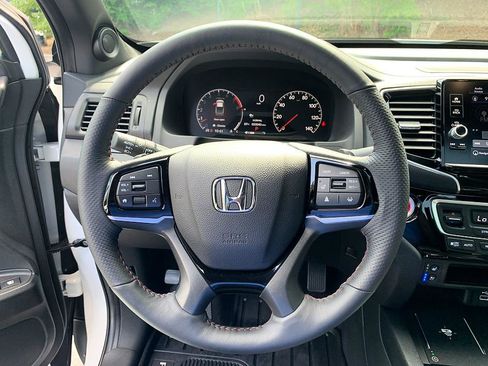 Used 2025 Honda Ridgeline Black Edition image 12