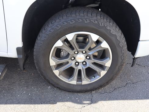 Certified 2025 Chevrolet Silverado 1500 High Country w/ Technology Package image 40