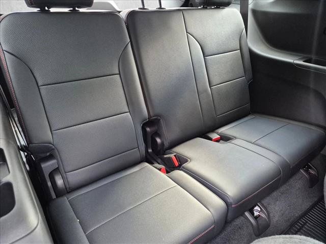 Used 2024 Chevrolet Traverse RS w/ LPO, Floor Liner Package FWD image 18