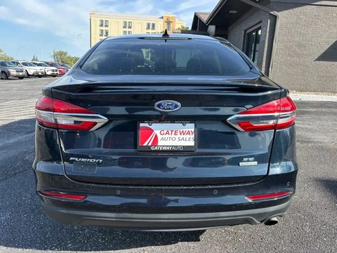 Used 2020 Ford Fusion SE w/ Equipment Group 151A FWD image 4