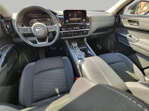 Used 2024 Nissan Pathfinder SV AWD/4WD image 7