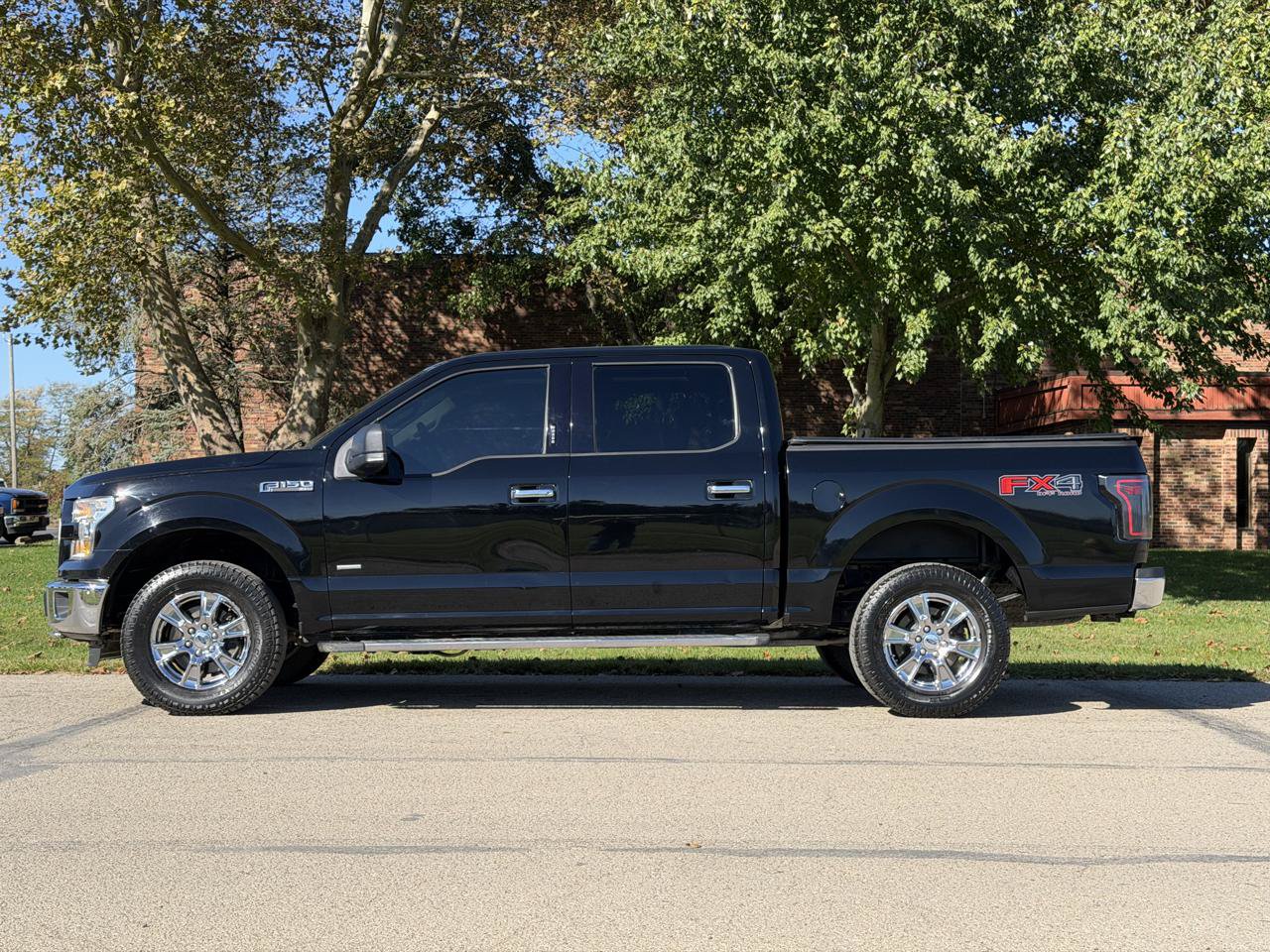 Used 2016 Ford F150 XLT w/ Equipment Group 302A Luxury AWD/4WD image 3