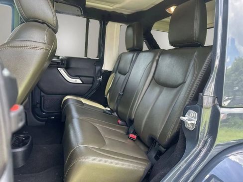 Used 2017 Jeep Wrangler Unlimited Sahara w/ Dual Top Group AWD/4WD image 21
