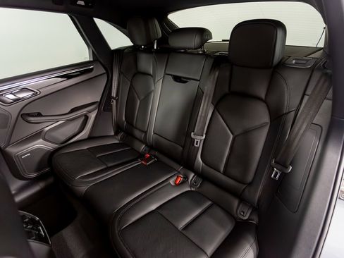 New 2026 Porsche Macan image 32
