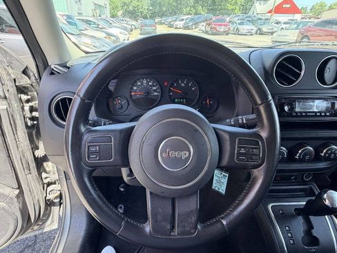 Used 2013 Jeep Patriot Latitude AWD/4WD image 10