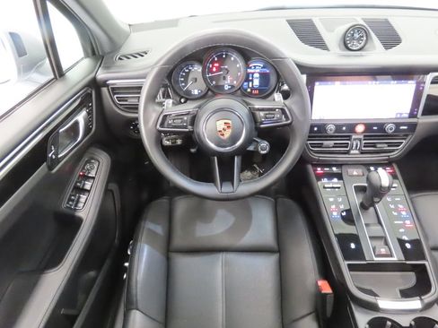 Certified 2026 Porsche Macan AWD/4WD image 15