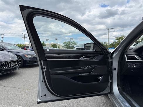 Used 2018 BMW 750Li xDrive AWD/4WD image 16