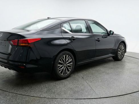 Used 2025 Nissan Altima 2.5 SV image 9