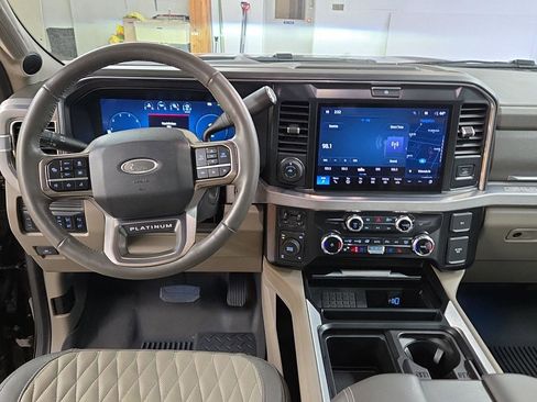 Used 2025 Ford F350 Platinum w/ Platinum Plus Package image 2