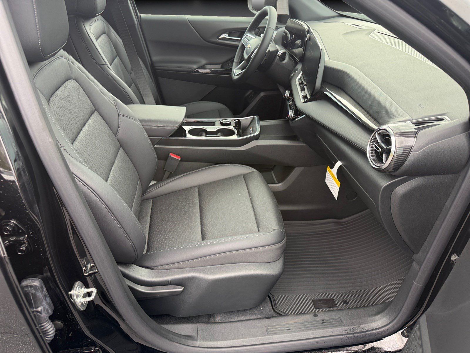 New 2027 Chevrolet Equinox LT w/ Convenience Package II FWD image 12