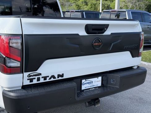 Used 2021 Nissan Titan PRO-4X w/ Pro-4x Convenience Package AWD/4WD image 10