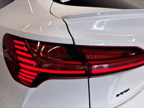Used 2023 Audi e-tron Premium Plus w/ Premium Plus Package AWD/4WD image 30