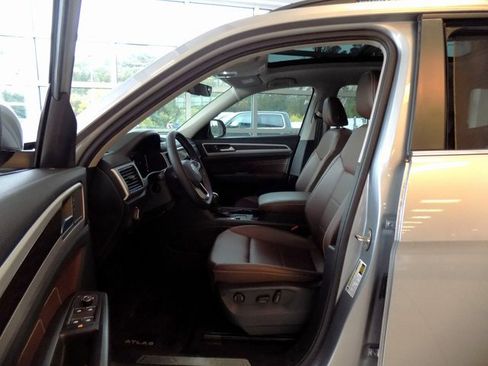Used 2023 Volkswagen Atlas SE w/ Panoramic Sunroof Package image 18