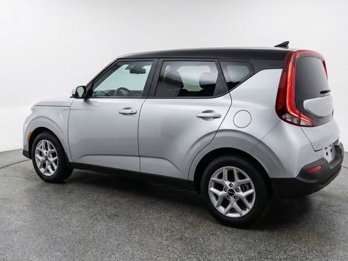 Used 2025 Kia Soul LX w/ LX Technology Package FWD image 6