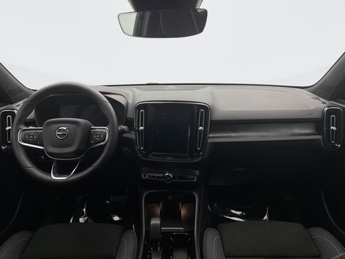 Used 2022 Volvo C40 P8 Recharge Ultimate image 14