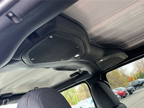 Used 2024 Jeep Wrangler Unlimited image 24