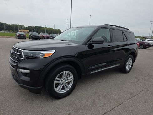 Used 2022 Ford Explorer XLT w/ Equipment Group 202A image 3