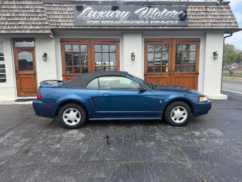 Used 2000 Ford Mustang Convertible RWD image 3