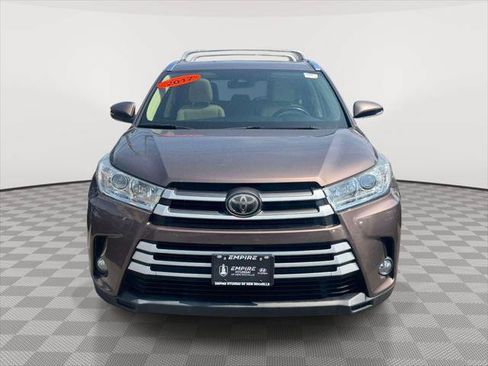 Used 2017 Toyota Highlander XLE AWD/4WD image 2