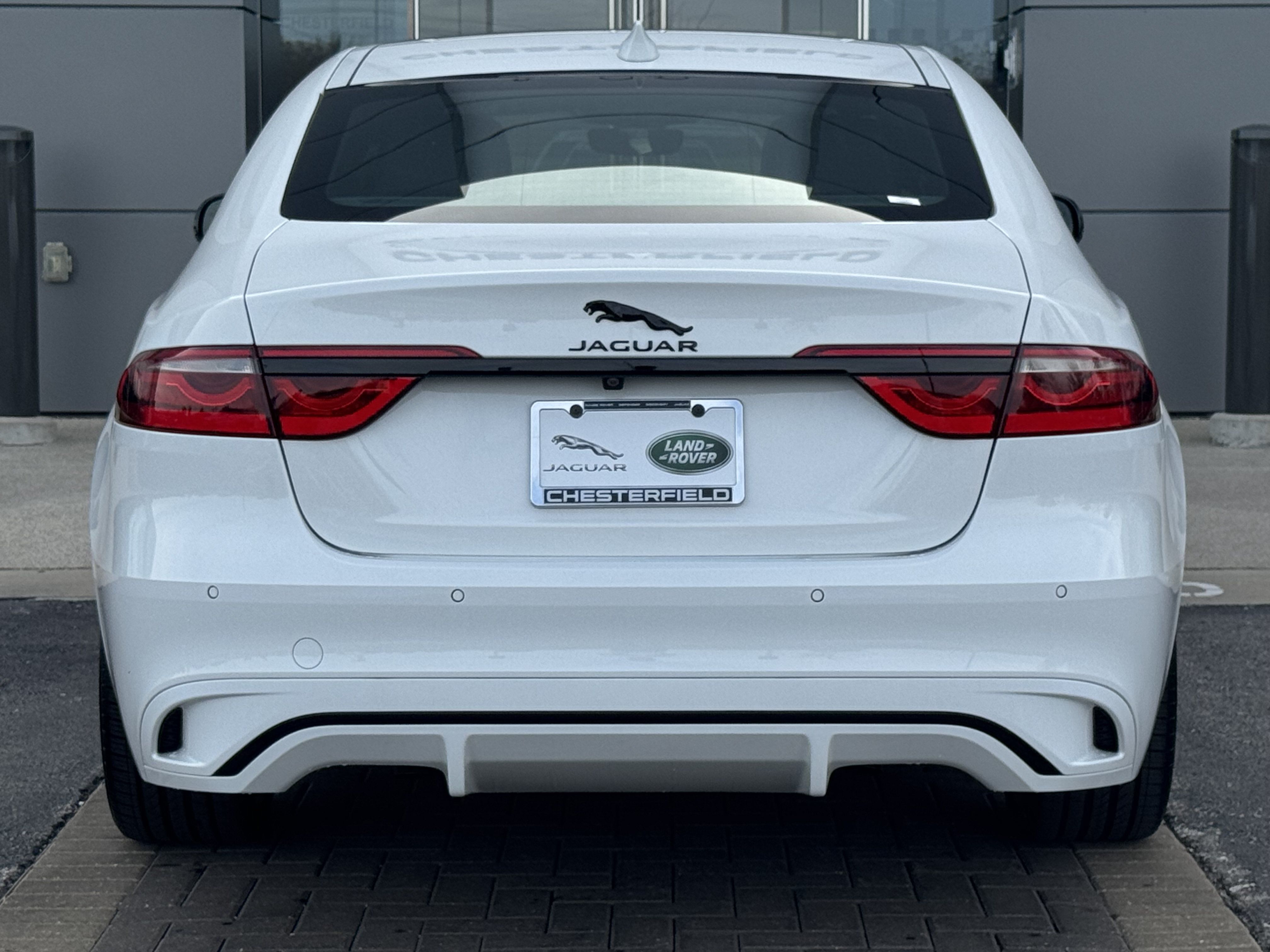 Used 2024 Jaguar XF R-Dynamic SE AWD/4WD image 7