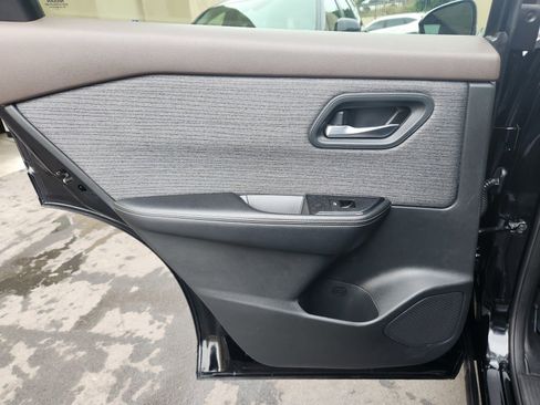 Used 2023 Nissan Rogue SV FWD image 23