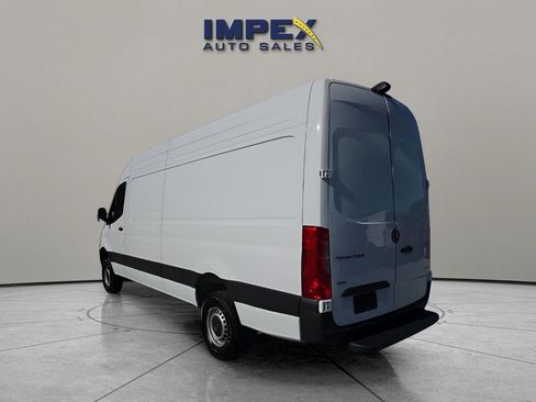 Used 2025 Mercedes-Benz Sprinter 2500 image 3