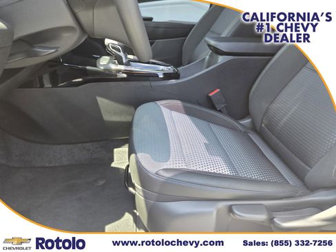 Used 2025 Chevrolet Trax LT w/ LPO, Blackout Package FWD image 19