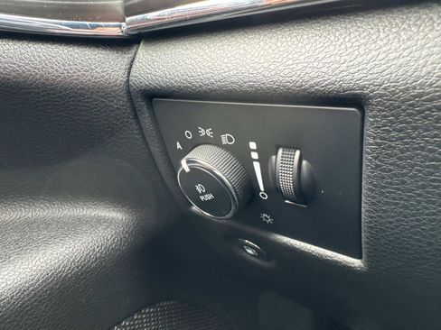 Used 2022 Jeep Grand Cherokee Limited image 26