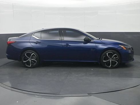 Used 2024 Nissan Altima 2.5 SR FWD image 8